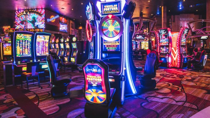 The Artistry Behind Casino Slots: Melding Technology and Entertainment