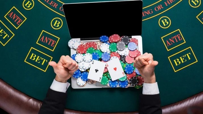 Unraveling the Complexities of Online Gambling: Navigating the Risks and Rewards