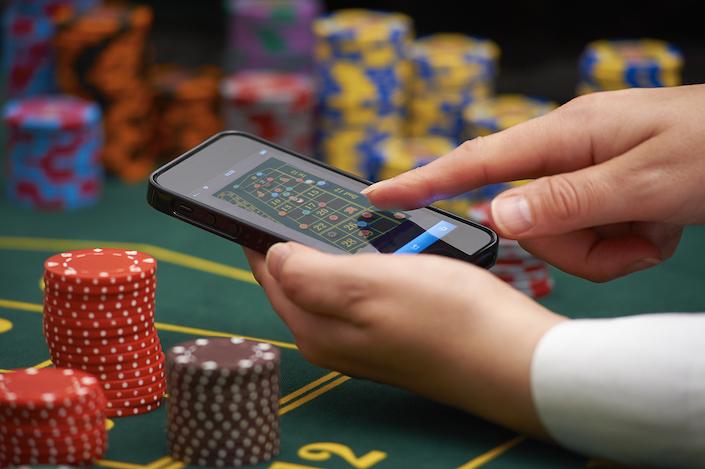 Online Gambling: A Booming Industry with Risks and Rewards